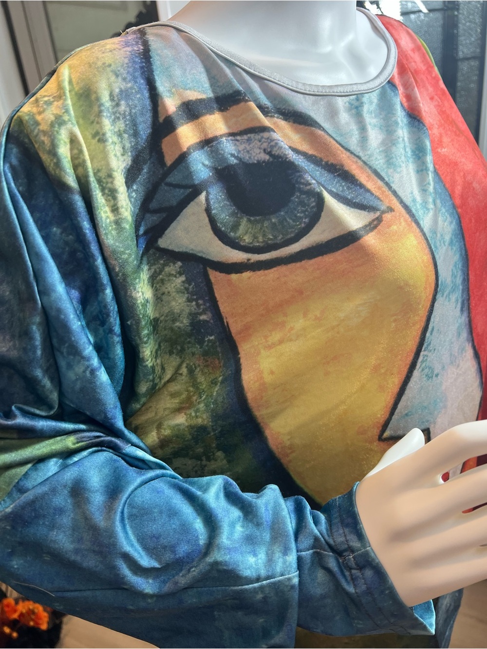 READ description for callout Abstract Portrait Long-Sleeve Top Multicolor - Picture 3 of 8